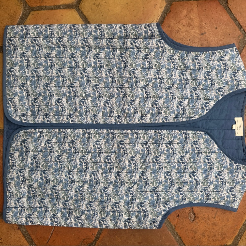 Quilted Reversible Vest in Blue Floral and Solid Navy Yerse M - Picture 5 of 6